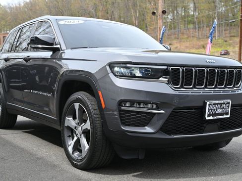 Used 2024 Jeep Grand Cherokee Limited 4xe w/ Trailer Tow Package AWD/4WD image 9