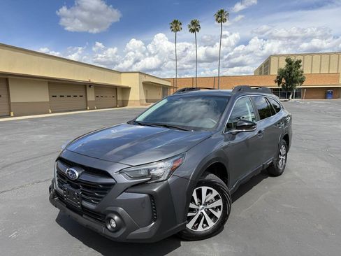 Used 2025 Subaru Outback Premium AWD/4WD image 3