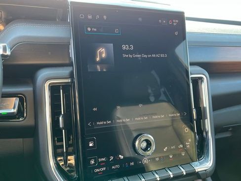 Used 2025 GMC Yukon Denali image 28