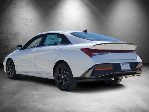 New 2026 Hyundai Elantra SEL Sport Premium FWD image 4