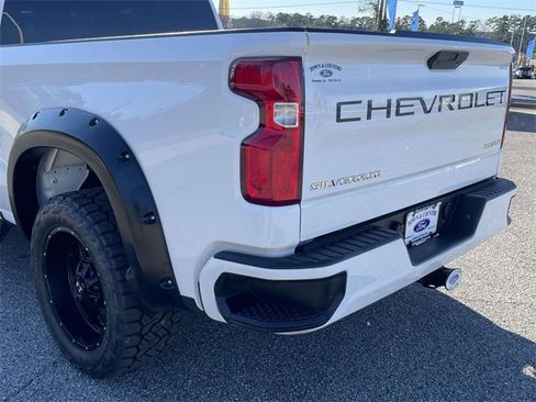 Used 2020 Chevrolet Silverado 1500 Custom w/ Custom Value Package image 12