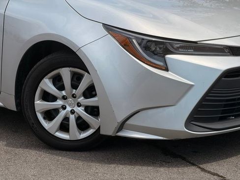 Used 2024 Toyota Corolla LE FWD image 2