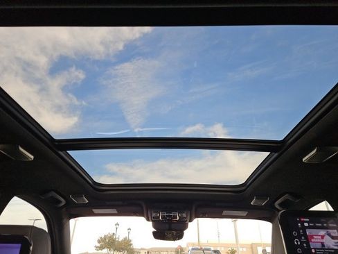 Used 2025 Cadillac Escalade Sport Platinum w/ LPO, ONYX Package image 16