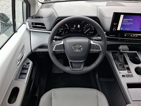 Certified 2025 Toyota Sienna XLE AWD/4WD image 12