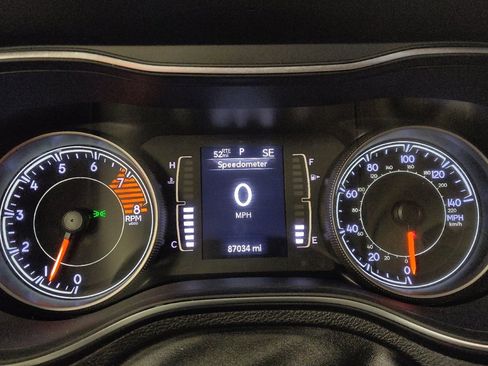 Used 2020 Jeep Cherokee Latitude Lux w/ Quick Order Package 26H Lux image 23