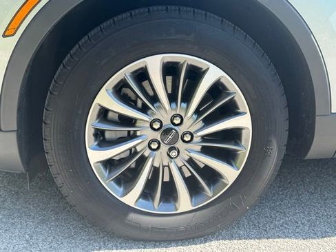 Used 2022 Lincoln Nautilus AWD w/ Premium Package image 2