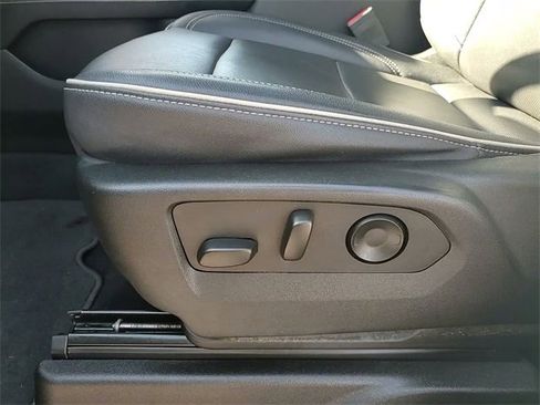 Used 2023 GMC Yukon SLT w/ SLT Premium Package image 15