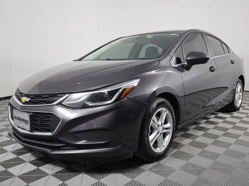Used 2017 Chevrolet Cruze LT image 5