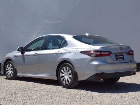 Used 2021 Toyota Camry LE FWD image 2