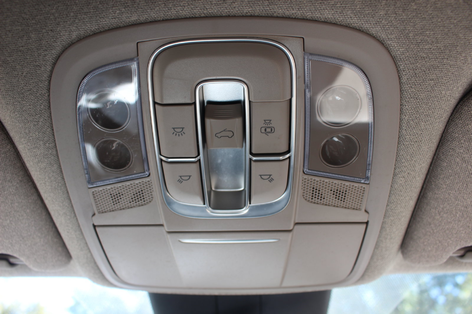 Used 2020 Hyundai Santa Fe Limited FWD image 29