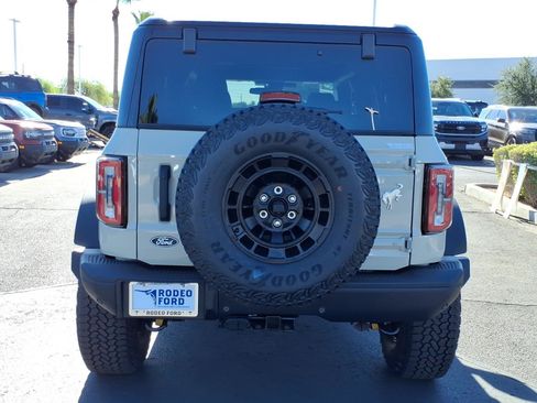 New 2026 Ford Bronco Badlands w/ Sasquatch Package AWD/4WD image 4