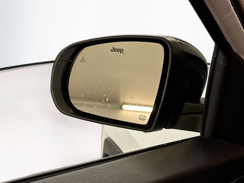 Used 2022 Jeep Compass Limited image 16