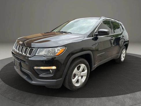 Used 2018 Jeep Compass Latitude w/ Popular Equipment Group AWD/4WD image 1