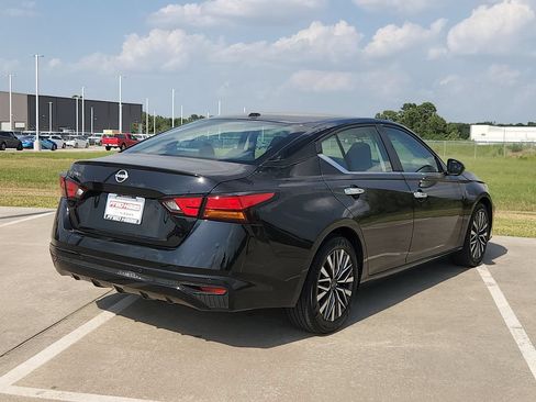 Used 2025 Nissan Altima 2.5 SV FWD image 5