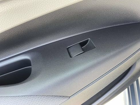 Used 2022 Toyota Corolla LE w/ LE Convenience Package FWD image 18