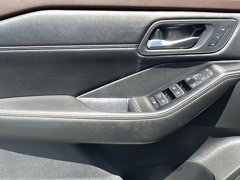 Used 2023 Nissan Rogue SL w/ SL Premium Package image 13