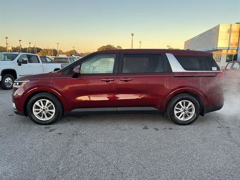 Used 2023 Kia Carnival LX image 4