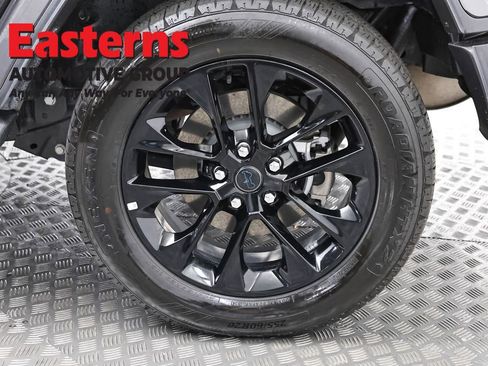 Used 2025 Jeep Wrangler Unlimited Sahara AWD/4WD image 30