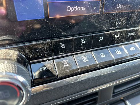 Used 2025 Chevrolet Colorado LT w/ LT Convenience Package image 15