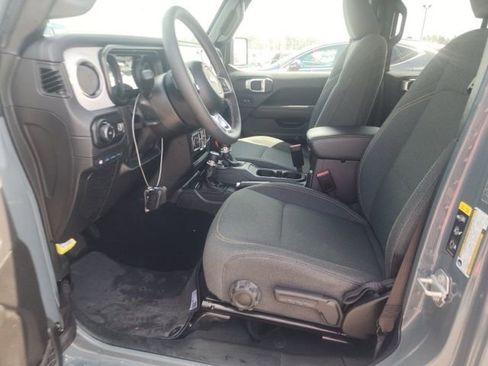 Used 2025 Jeep Wrangler Unlimited Sahara w/ Safety Group AWD/4WD image 9