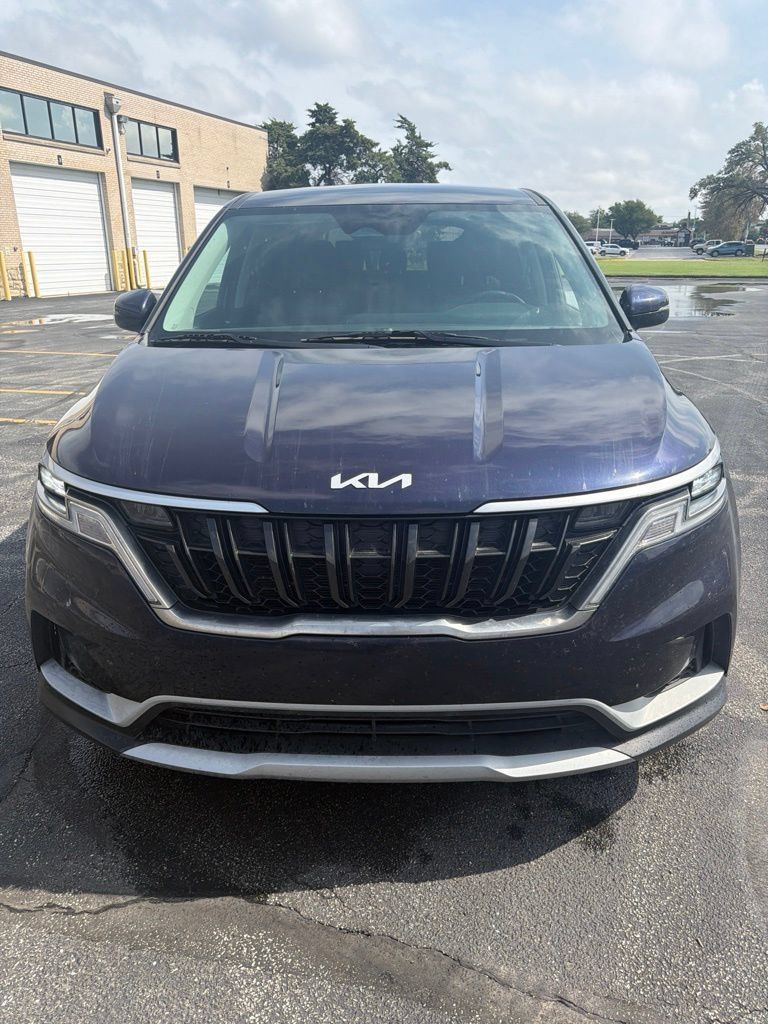 Used 2024 Kia Carnival LX FWD image 3