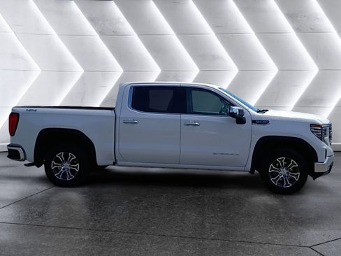 Used 2025 GMC Sierra 1500 SLT AWD/4WD image 7