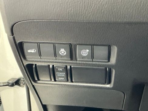 Used 2024 Nissan Armada Platinum w/ Captain's Chairs Package image 39