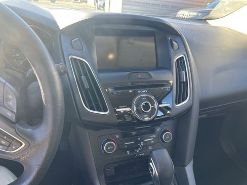 Used 2018 Ford Focus SEL image 9