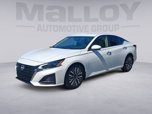 Used 2023 Nissan Altima 2.5 SV FWD image 1