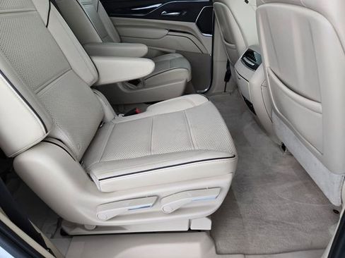 Used 2021 Cadillac Escalade Premium Luxury image 18