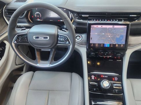 Used 2023 Jeep Grand Cherokee Overland w/ Luxury Tech Group IV image 27