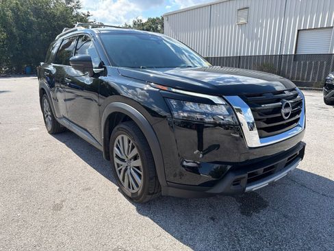 Certified 2025 Nissan Pathfinder SL w/ SL Premium Package FWD image 3