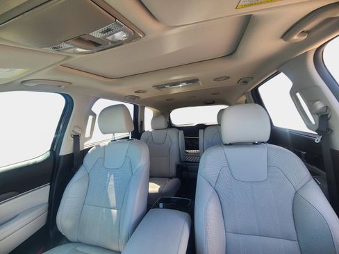 Used 2022 Kia Telluride EX w/ EX Premium Package image 10