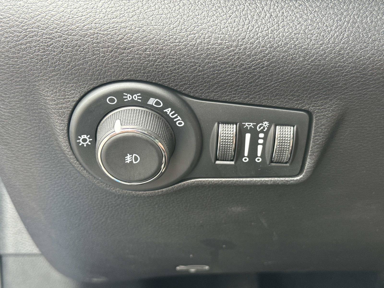 Used 2024 Jeep Compass Latitude AWD/4WD image 21