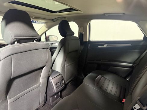 Used 2017 Ford Fusion SE FWD image 24