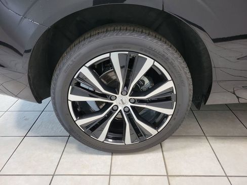 Used 2025 Volvo XC60 B5 Plus image 50