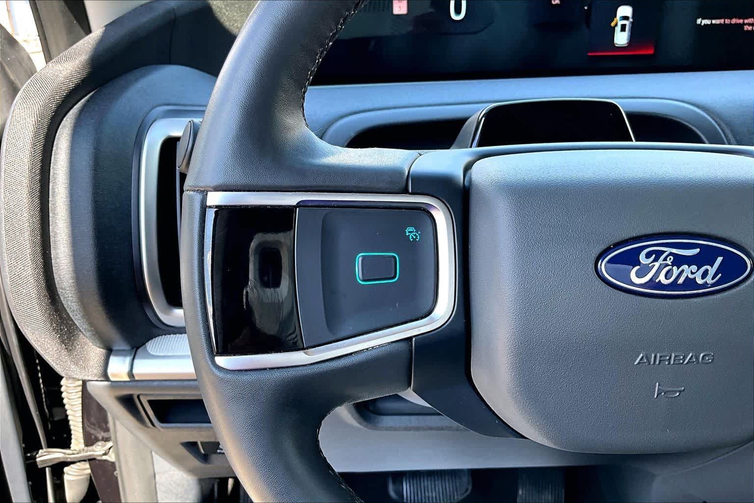 Used 2025 Ford Expedition Active RWD image 24