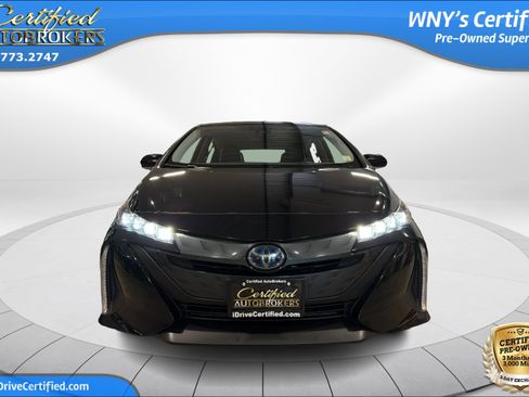 Used 2021 Toyota Prius Prime XLE FWD image 2