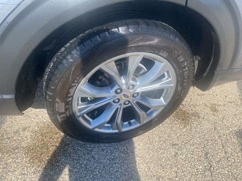 Used 2021 Ford Explorer Limited AWD/4WD image 3