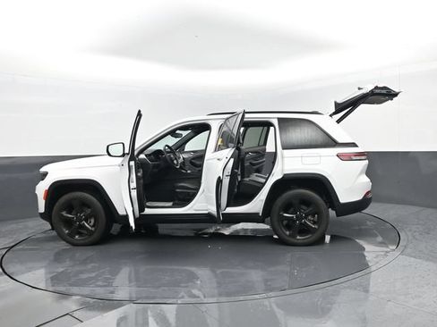 Used 2023 Jeep Grand Cherokee Altitude AWD/4WD image 32
