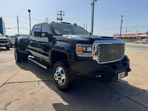Used 2017 GMC Sierra 3500 Denali w/ Duramax Plus Package AWD/4WD image 4