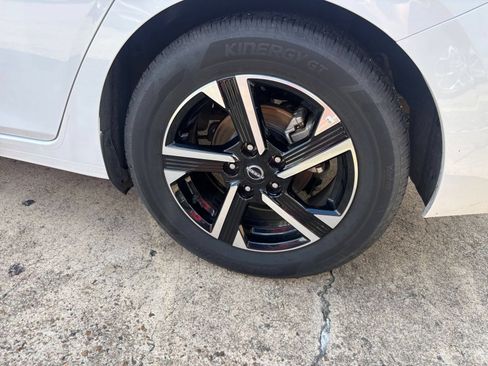 Used 2025 Nissan Sentra SV FWD image 27