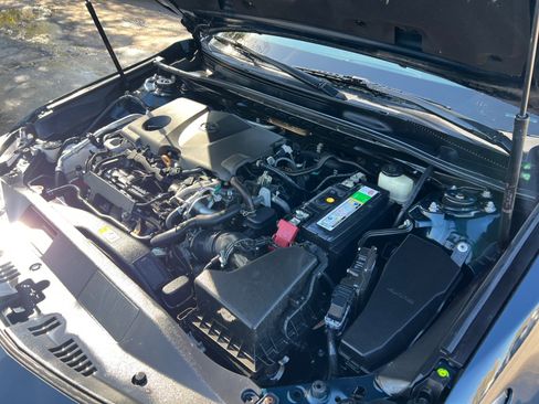 Used 2018 Toyota Camry LE image 32