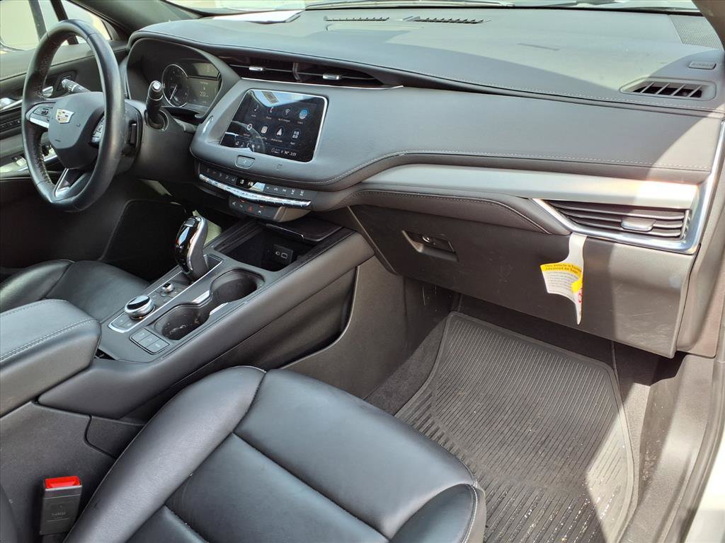 Used 2021 Cadillac XT4 Premium Luxury w/ Enhanced Visibility Package FWD image 7