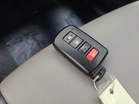 Used 2014 Toyota RAV4 Limited AWD/4WD image 37