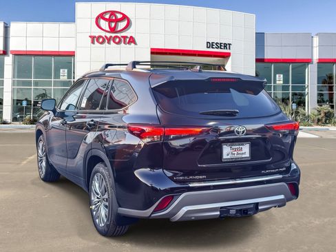 New 2026 Toyota Highlander Platinum image 5