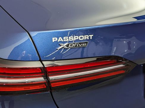 Used 2025 BMW 530i xDrive w/ Premium Package image 10