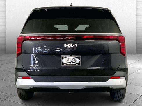 New 2026 Kia Carnival LXS image 4