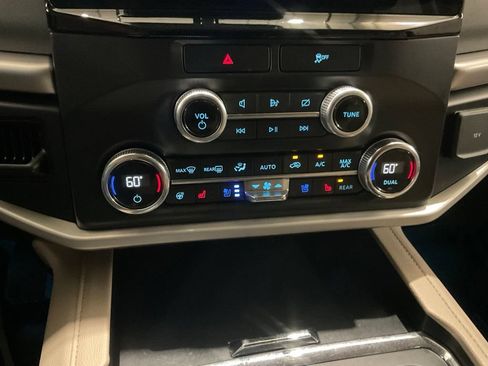 Used 2022 Ford Expedition XLT RWD image 18
