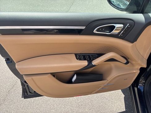 Used 2016 Porsche Cayenne S image 28